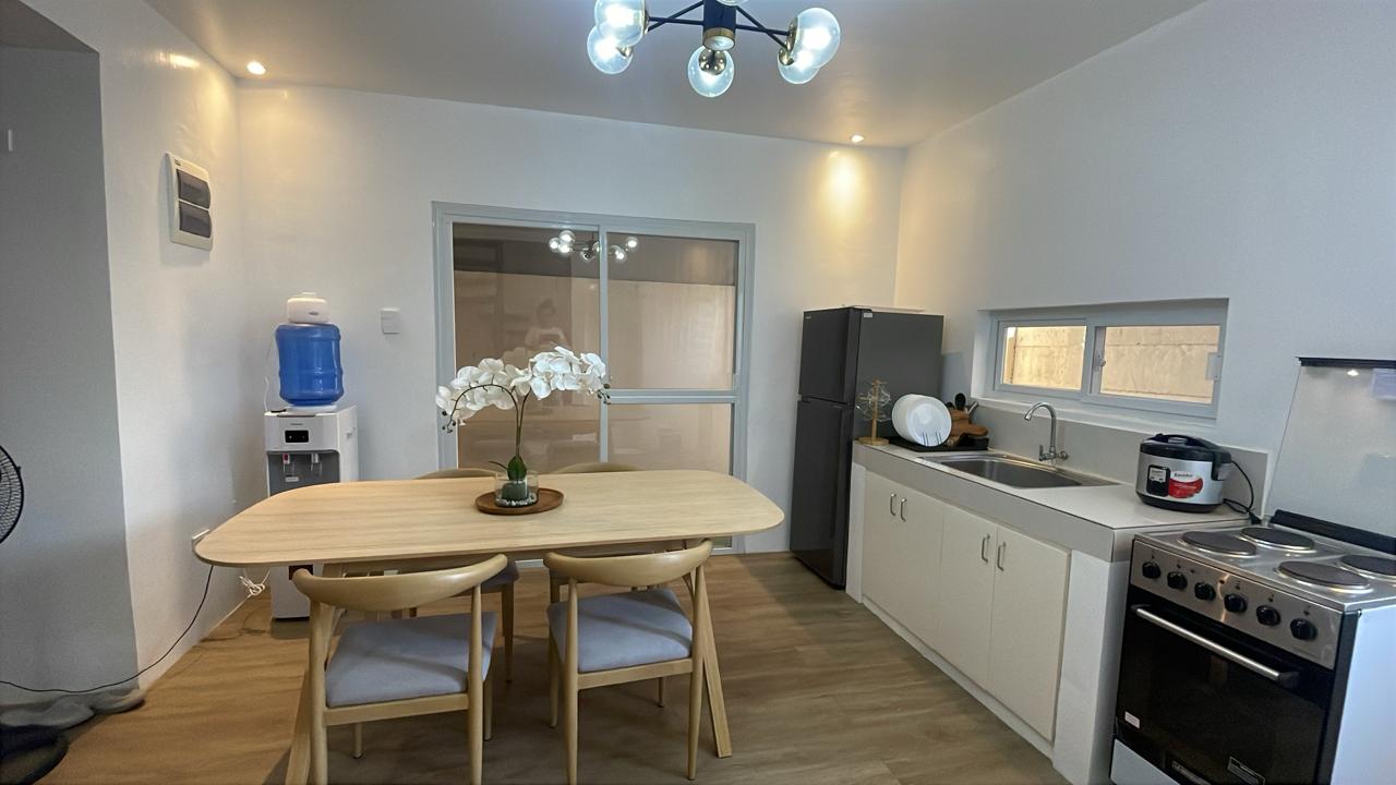 Luxa Vacation House Silang dining area